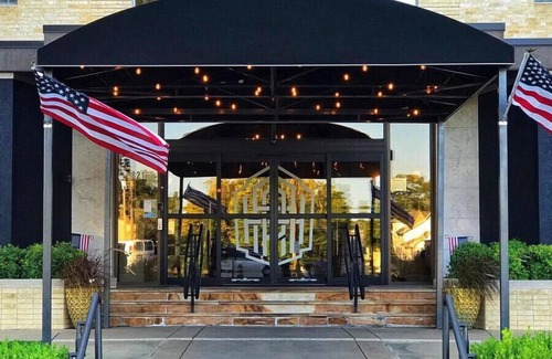 Bartlesville Apartment | 111 · Blue Velvet (if you please) 111 - Hotel Phillips