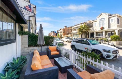 Balboa Island House | 118 Emerald Ave A
