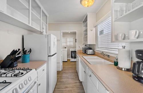 Balboa Island House | 118 Emerald Ave A