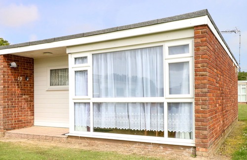 Great Yarmouth House | 12 BERMUDA HOLIDAY PARK, character holiday cottage in Hemsby