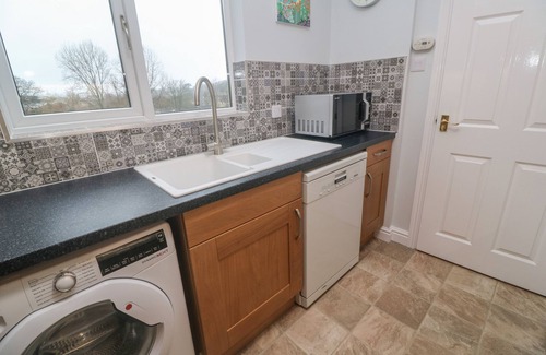 Truro House | 12 KEL AVON, family friendly, with a garden in Truro