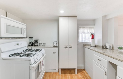 Braintree Apartment | 12 Mi to Dtwn Boston: Apartment in Braintree