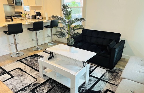 Sylvan Hills House | 12 mins to DT, 2 BR, Free Parking, A/C, Sleeps 5