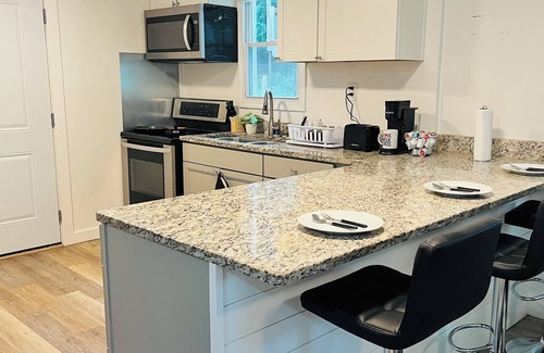 Sylvan Hills House | 12 mins to DT, 2 BR, Free Parking, A/C, Sleeps 5