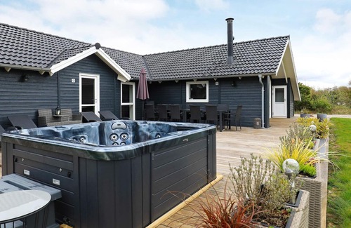 Blavand Strand House | 12 person holiday home in Blåvand