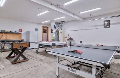 Deer Park House | 12 sharc passes, game room, hot tub, Perfect family home, foosball, two story