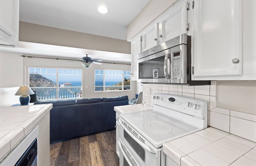 Avalon House | 123UT Lower: 3B Spacious House, Harbor/Ocean Views, Golf cart
