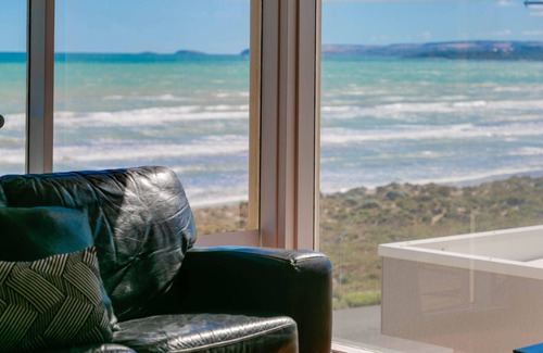 Middleton House | 124 Surfers Pde - Beachfront