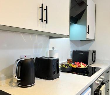 Cradley Apartment | 124A The Luxury Suite 1st floor modern apartment
