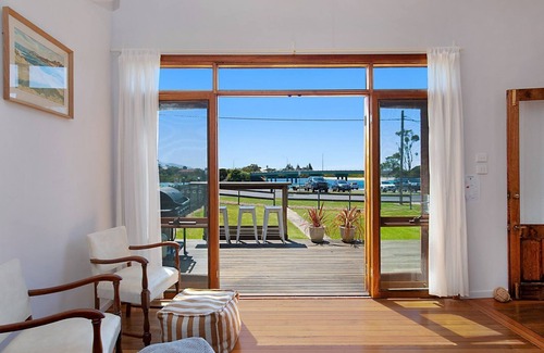 Bermagui House | 128 Lamont Street - River front