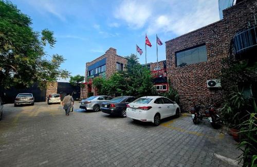 Lahore Hotel | 12th Avenue