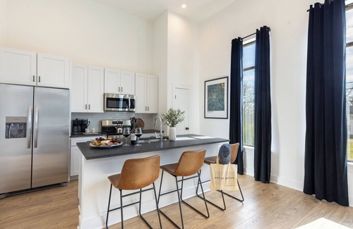 Nashville House | 13 Condos Near Downtown Nashville | 26 Total Bedrooms, Sleeps 90 | The Heights