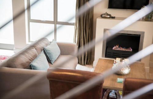 Stellenbosch Central Villa | 13 La Gratitude Luxury Apartment-with backup power for loadshedding