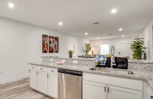 Memphis Condo | 13 Mi to Beaches: Pet-Friendly Condo in Palmetto!
