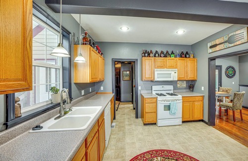 Wallace Cottage | 13 Mi to Skiing: Downtown Wallace Home w/Deck