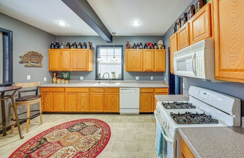 Wallace Cottage | 13 Mi to Skiing: Downtown Wallace Home w/Deck