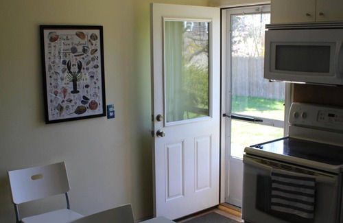 Falmouth House | 13 Quiet duplex by the beach, short walk to Falmouth Village, high-speed WiFi.