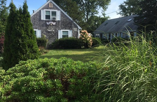 Falmouth House | 13 Quiet duplex by the beach, short walk to Falmouth Village, high-speed WiFi.