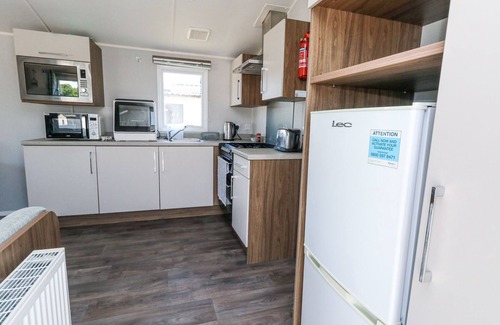 Hamworthy Cottage | 13 SUNSET TERRACE ROCKLEY PARK, family friendly in Poole