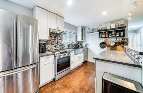 Renton House | 14 Mi to Dtwn Seattle Sleek Home with Large Yard