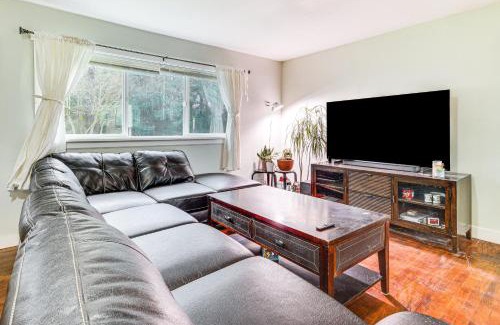 Renton House | 14 Mi to Dtwn Seattle Sleek Home with Large Yard