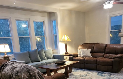 Elberta House | 14 miles to Gulf Shores Alabama, 3 mile to OWA Amusement Park, Pet Friendly