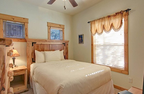 Estes Park Condo | 140 m² Condo ∙ 2 bedrooms ∙ 6 guests