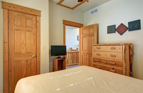 Estes Park Condo | 140 m² Condo ∙ 2 bedrooms ∙ 6 guests