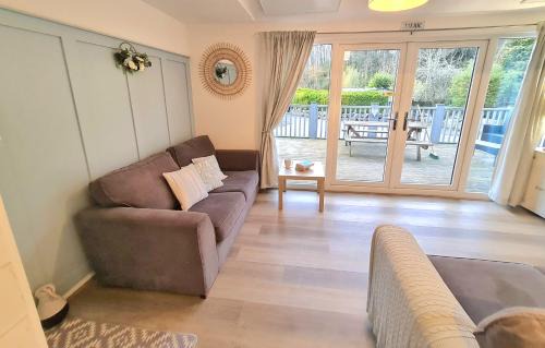 Bont Newydd Cabin | 147 Snowdon Drive, Glan Gwna