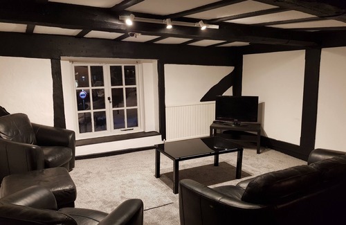 Newent Apartment | 14th Century 4 Bed Flat oozing Character