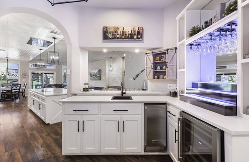 April Sound House | 15 miles to Renaissance Fest-Beautiful Lakefront property-Weekly Discounts!
