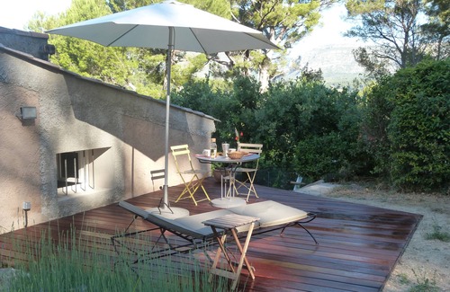 Roquevaire Apartment | 15 mins from Cassis, apartment in a Provencal country house