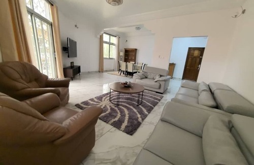 Dakar Apartment | 15 minutes from the sea! Apartment with gym, ideal for families.