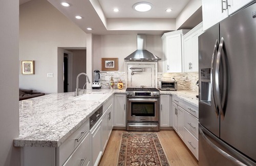 Lancaster House | 15 minutes from Town. (Walmart, major grocery, restaurants, etc.)