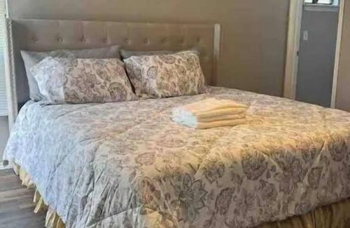 Sandalwood House | 15 minutes to the beach