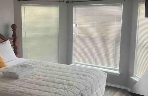 Sandalwood House | 15 minutes to the beach