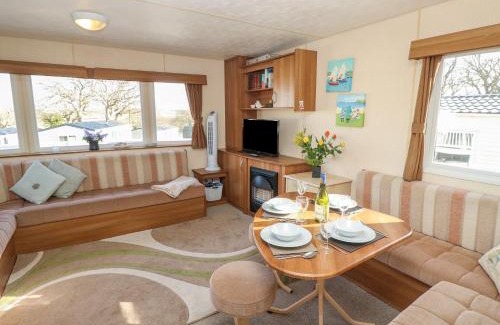 Cowes House | 15 Rosewood