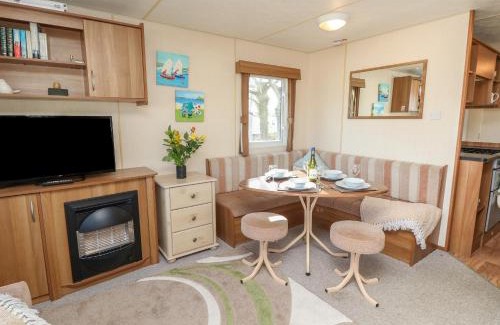 Cowes House | 15 Rosewood