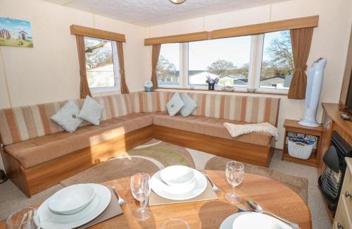 Cowes House | 15 Rosewood