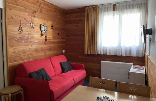 Eaux-Bonnes Apartment | 150m from ski slopes, 1st floor, view resort, fitness, swimming pool, sauna, tv, ski locker, 21m²