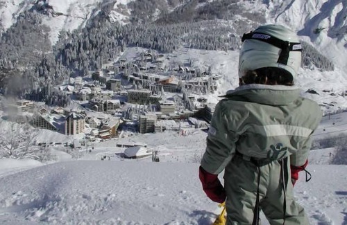 Eaux-Bonnes Apartment | 150m from ski slopes, 1st floor, view resort, fitness, swimming pool, sauna, tv, ski locker, 21m²