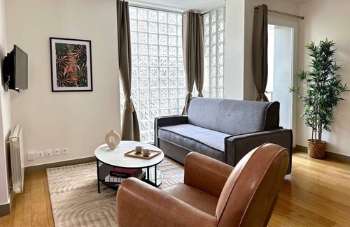 Amerique Apartment | 1575C: Rare balcony in Paris Olympic Games 2024