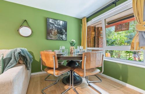 Chaucer Apartment | 15PercentOff- Luxe 4Beds home in London Bridge w Parking, Pets & Netflix-Mobile&Genius Offers!