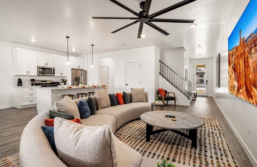 St. George House | 1626| Private Swim Spa, Hot tub, Resort access
