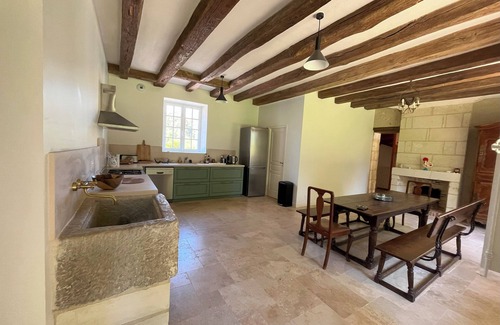 Saint-Etienne-de-Chigny House | 16th century priory, sleeps 11, large enclosed garden, near the Loire chateaux