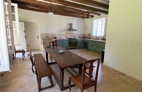 Saint-Etienne-de-Chigny House | 16th century priory, sleeps 11, large enclosed garden, near the Loire chateaux