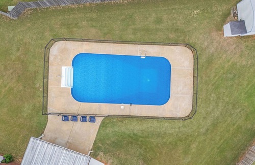 Prattville House | 17 Springs/RTJ Golf/Saltwater Pool/Sleeps 8