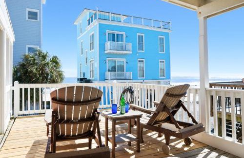 Folly Beach House | 1709 E Ashley Bacon in the sun