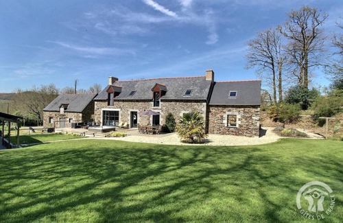 Allineuc House | 177 m² Gîte ∙ 4 bedrooms ∙ 8 guests