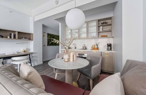 Financial District Apartment | 17john: Executive King Studio With Sofa Bed